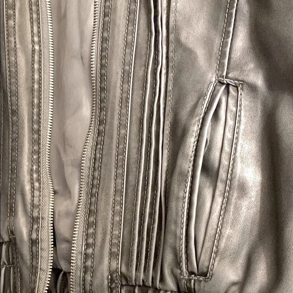 EUC [Beverly Hills Polo Club] Dark Gray Zip-Up Leather Jacket Women’s Sz Medium - Picture 10 of 12